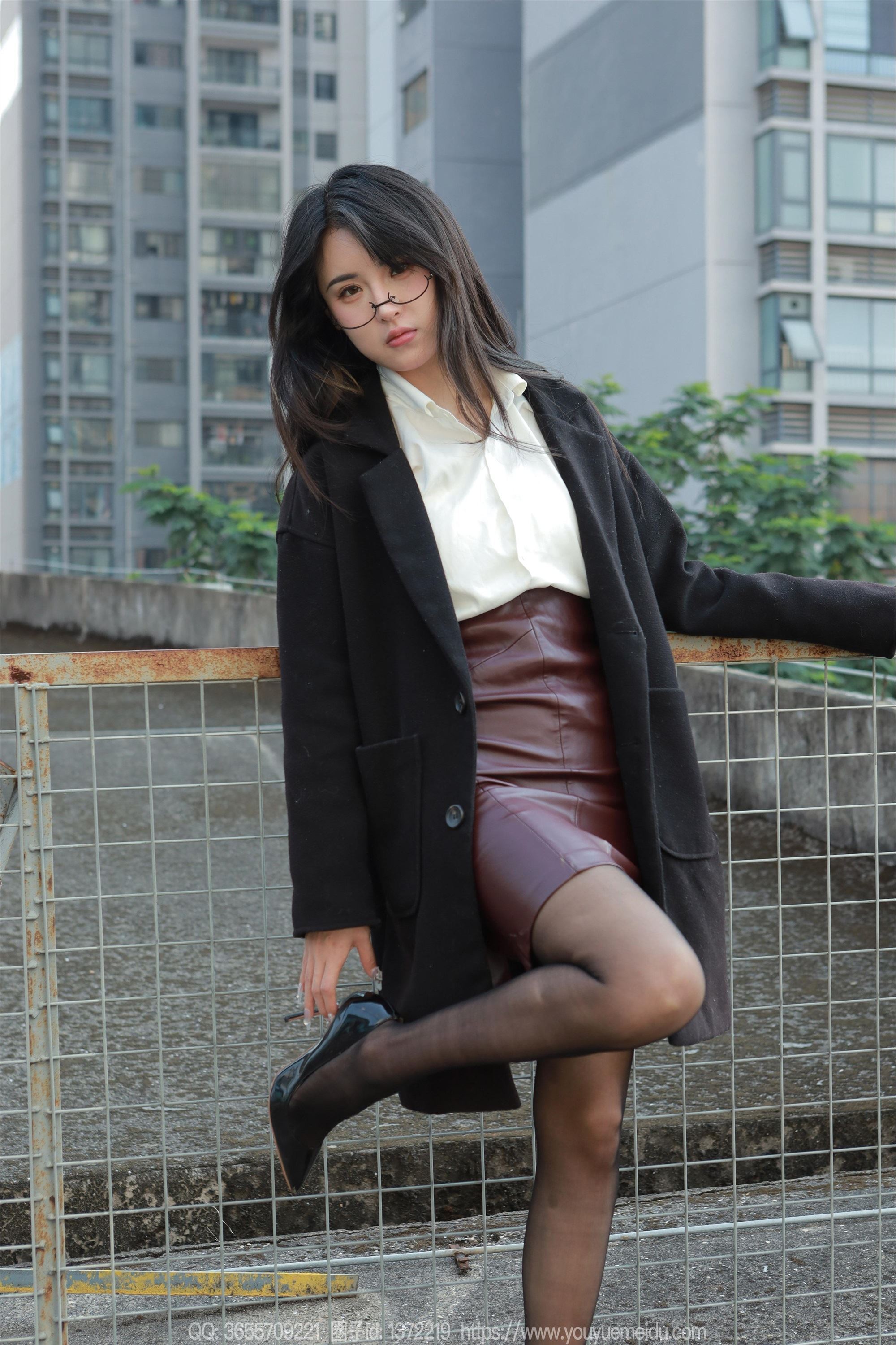 IESS异思趣向  2024.12.22 丝享家 1930 小宝《眼镜美女》